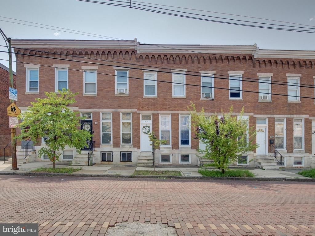 2621 E Oliver Street - Photo 1