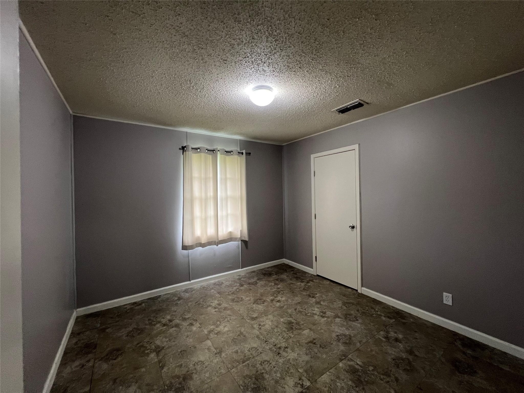 806 W 8th St - Photo 9