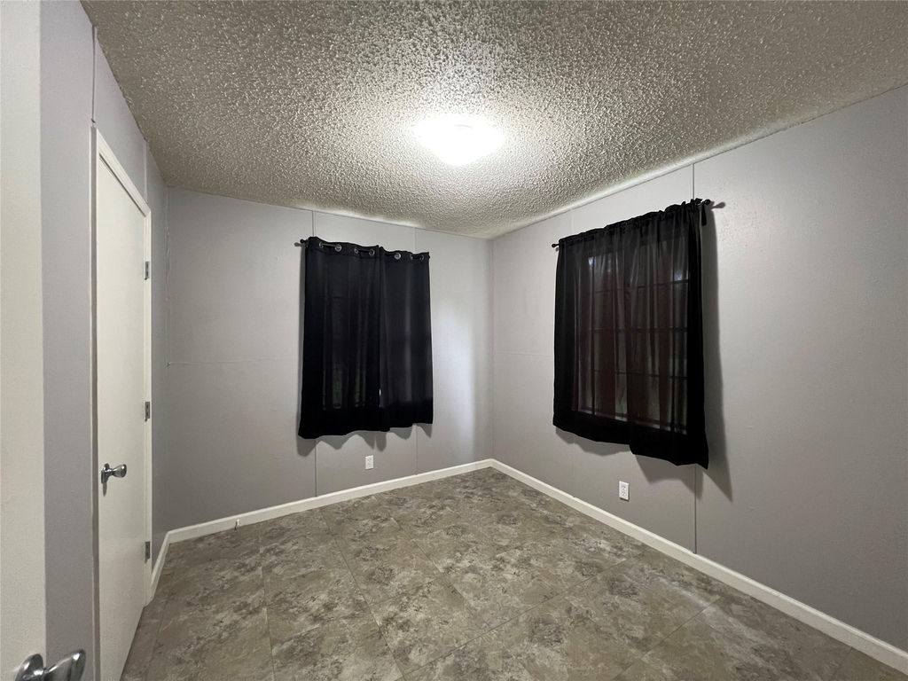 806 W 8th St - Photo 7