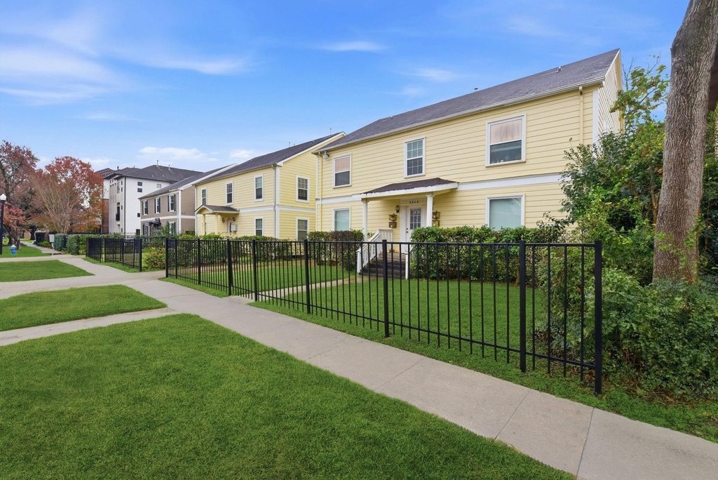 2513 Shakespeare Street - Photo 1