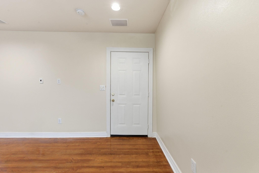 2513 Shakespeare Street - Photo 12