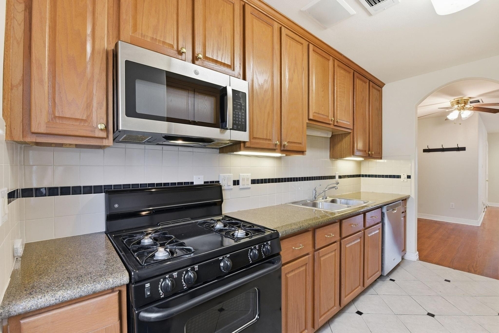 2513 Shakespeare Street - Photo 9