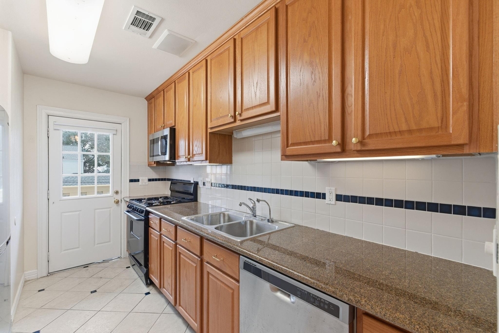 2513 Shakespeare Street - Photo 10