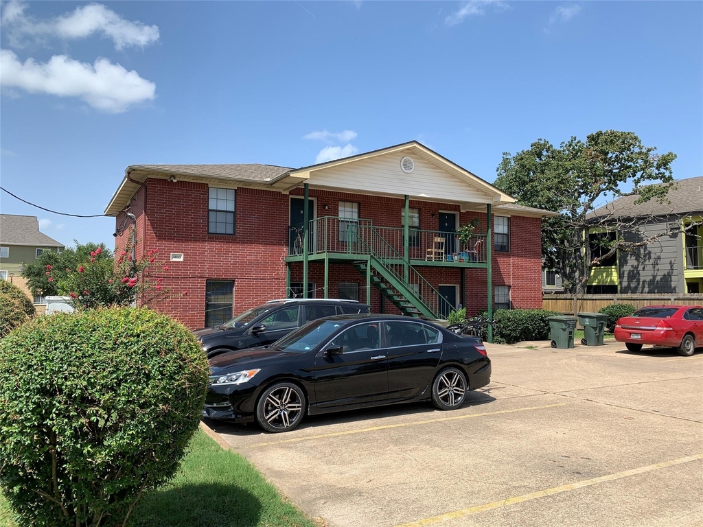 4100 College Main Street - Photo 1