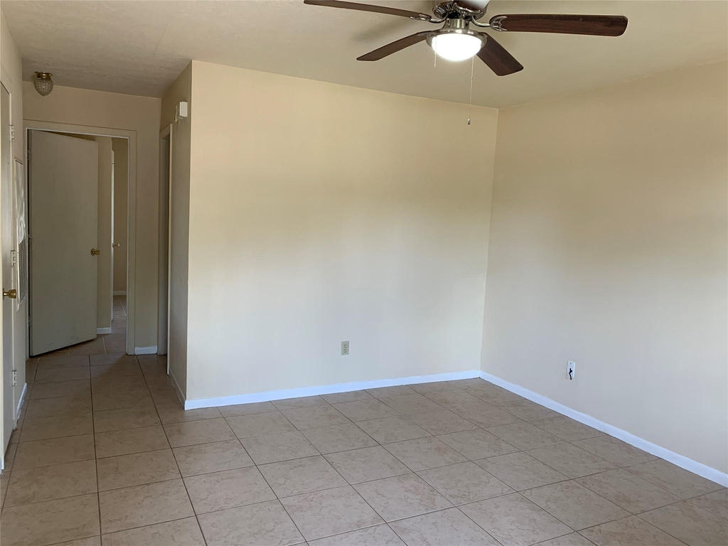 4100 College Main Street - Photo 7
