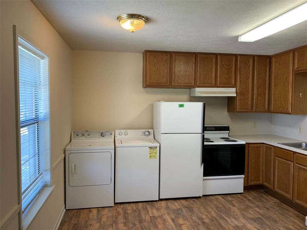 4100 College Main Street - Photo 3
