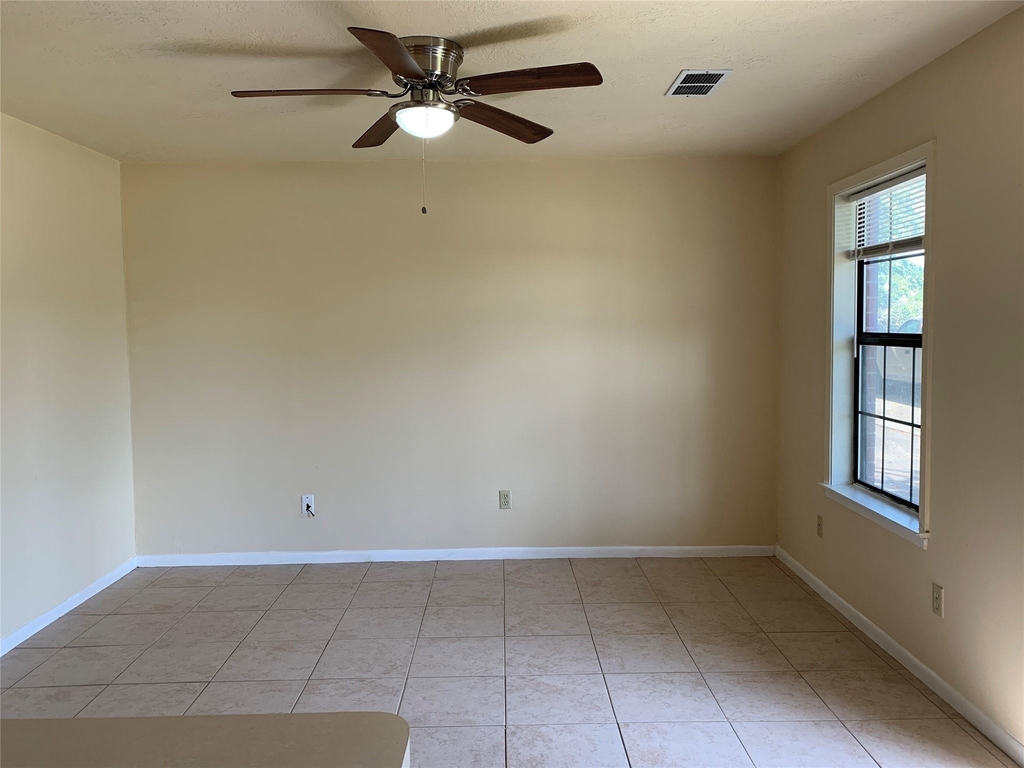 4100 College Main Street - Photo 2