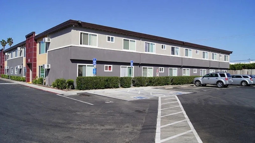 1824 Ethan Way - Photo 3