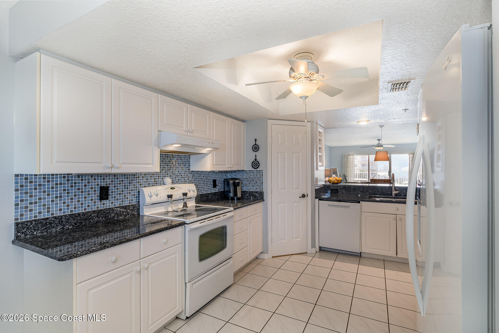 601 Shorewood Drive - Photo 10