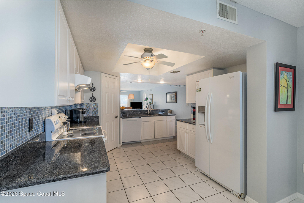 601 Shorewood Drive - Photo 9