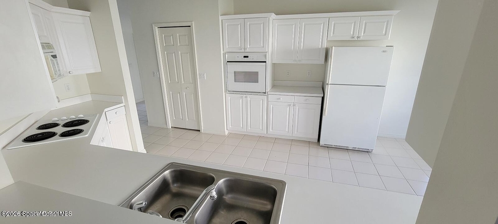 729 Kenwood Circle - Photo 10