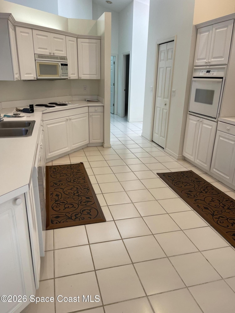 729 Kenwood Circle - Photo 9