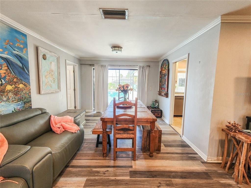 24 Claridge Court S - Photo 8