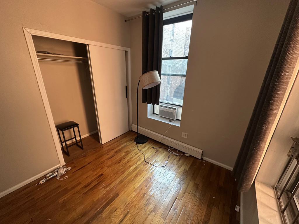 370 West 52nd Street - Photo 5