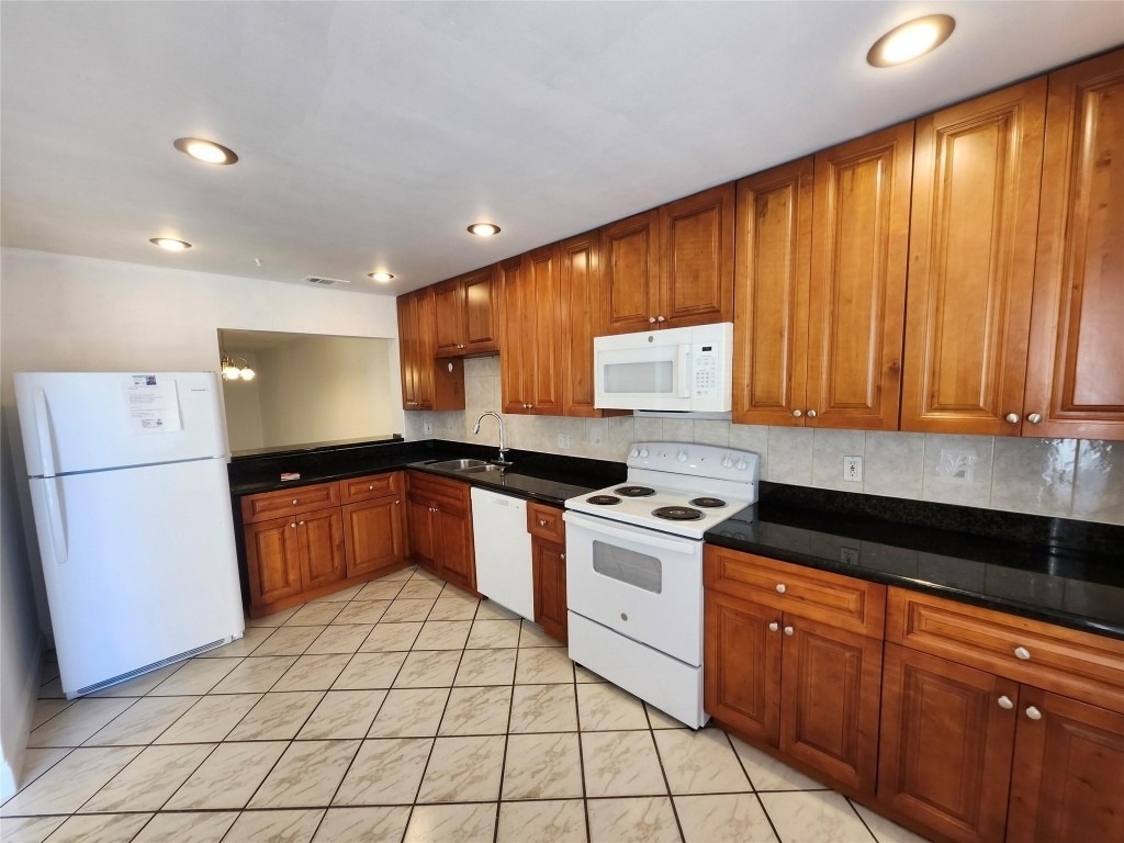 9421 Nw 15th Street - Photo 7