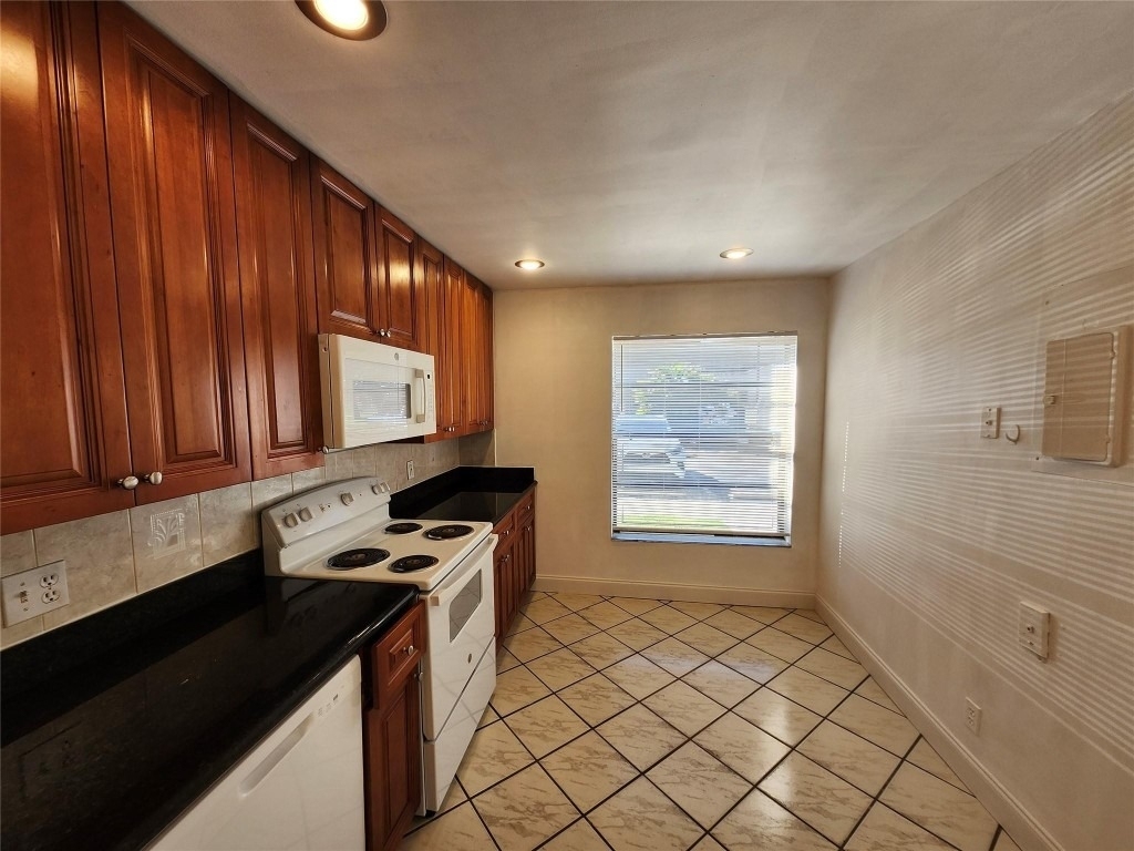 9421 Nw 15th Street - Photo 9