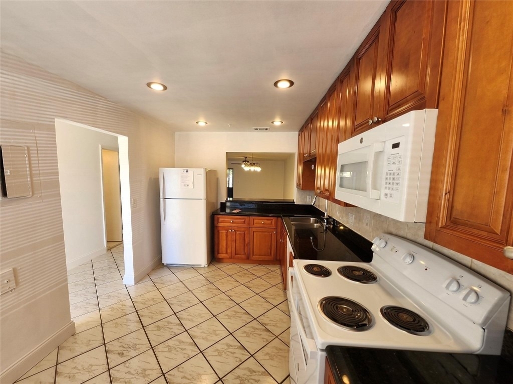 9421 Nw 15th Street - Photo 8