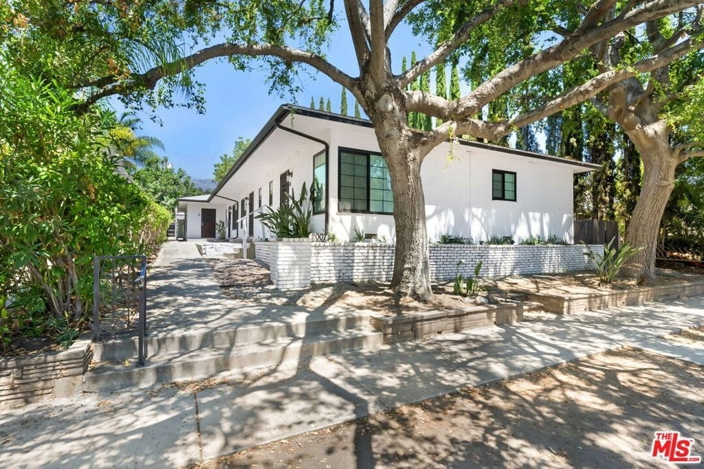 2007 E Villa Street - Photo 1