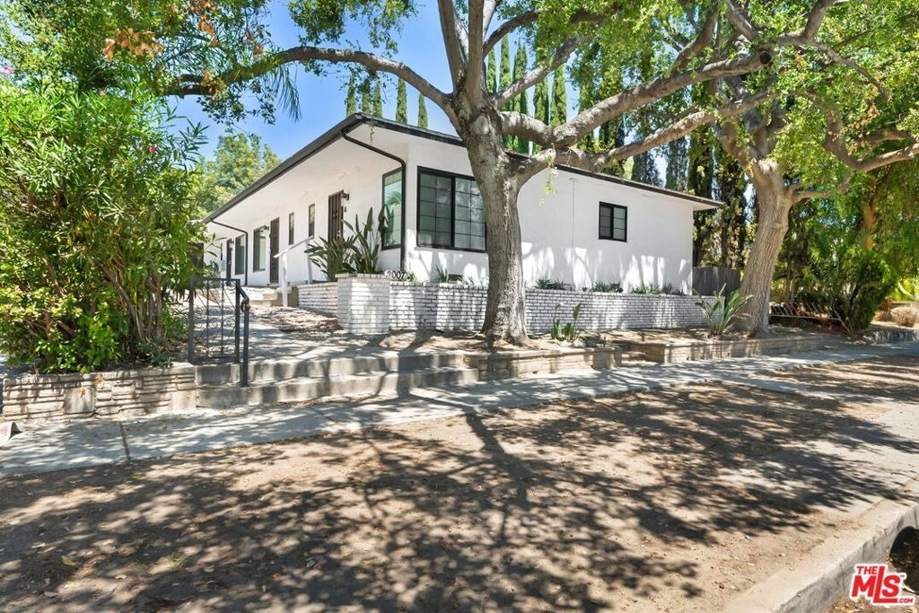 2007 E Villa Street - Photo 0