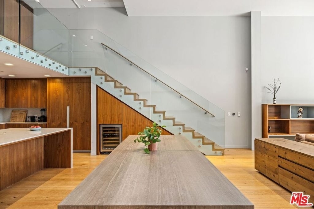 207 Hollister Avenue - Photo 8