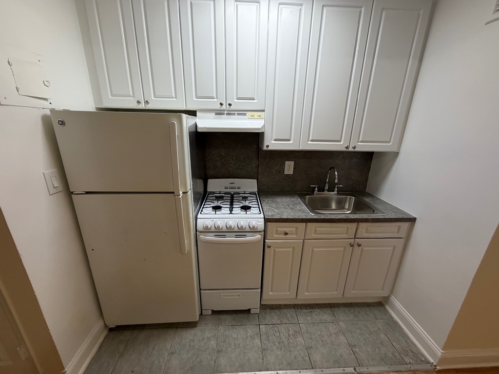 41-12 Elbertson Street - Photo 8