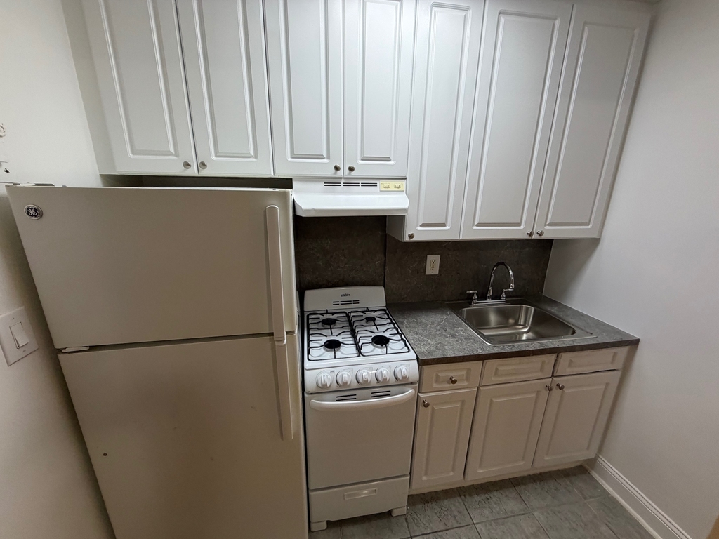 41-12 Elbertson Street - Photo 7