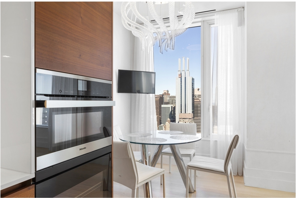 252 E 57th St - Photo 4