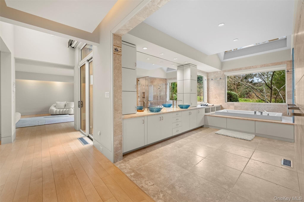121 Piping Rock Road - Photo 10