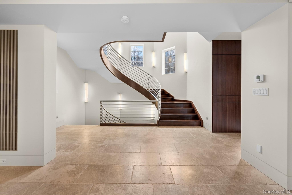 121 Piping Rock Road - Photo 3