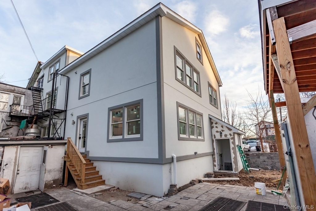 300 Highland Avenue - Photo 2
