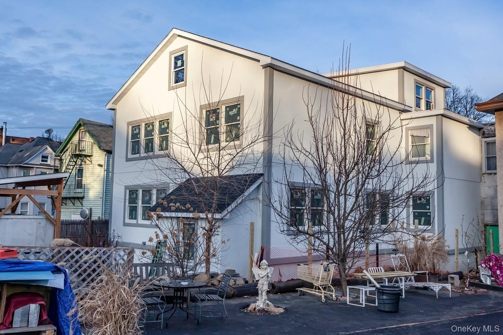 300 Highland Avenue - Photo 0