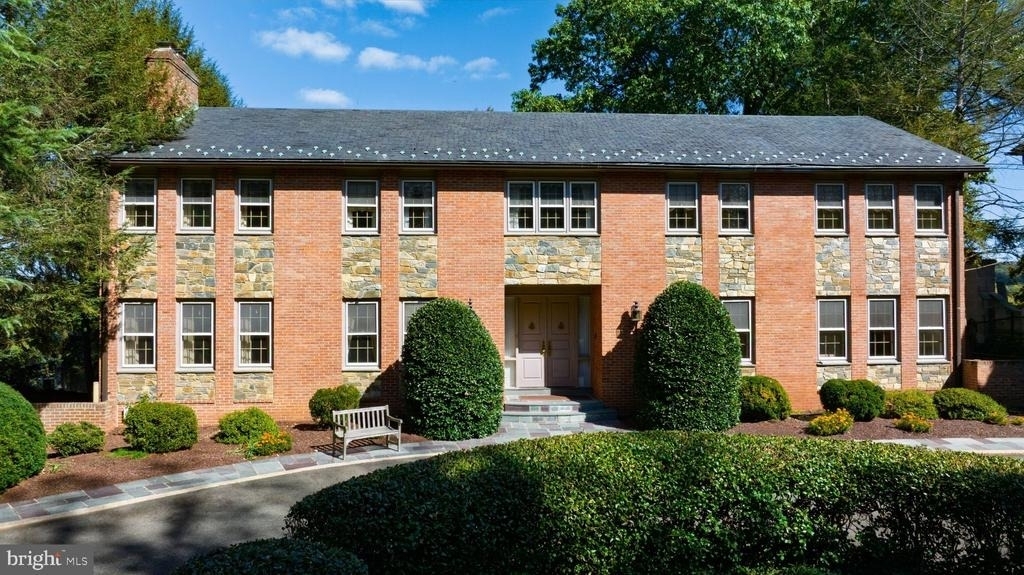 221 Chain Bridge Road - Photo 4