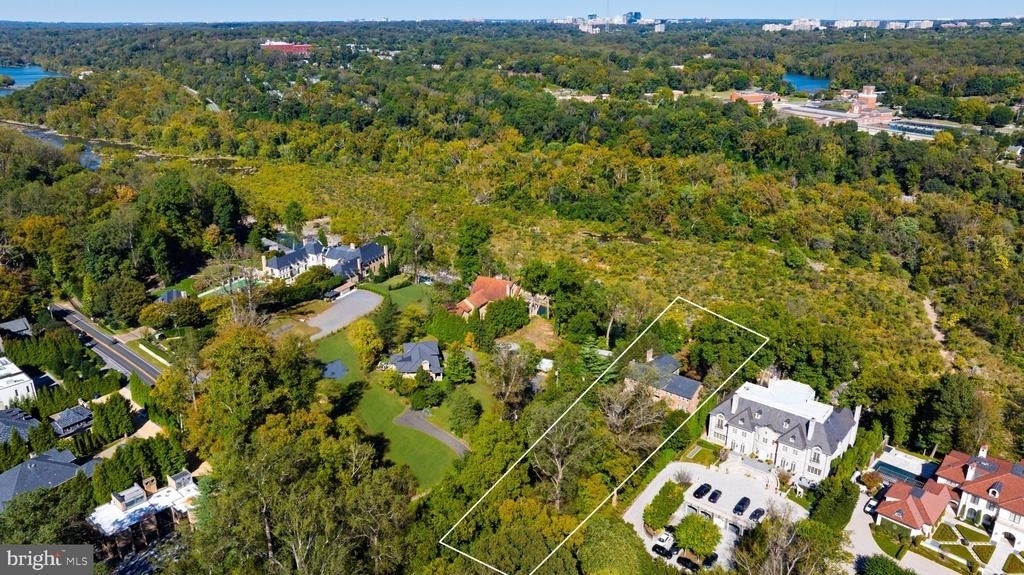 221 Chain Bridge Road - Photo 17