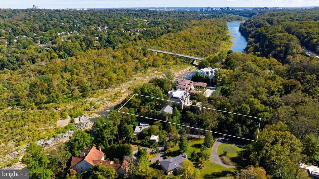 221 Chain Bridge Road - Photo 1