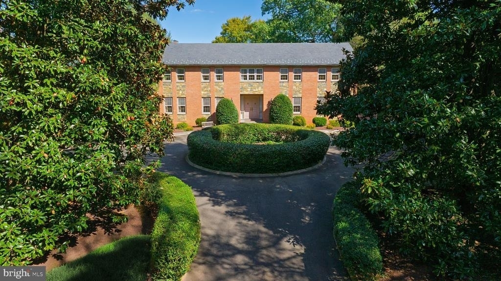 221 Chain Bridge Road - Photo 3
