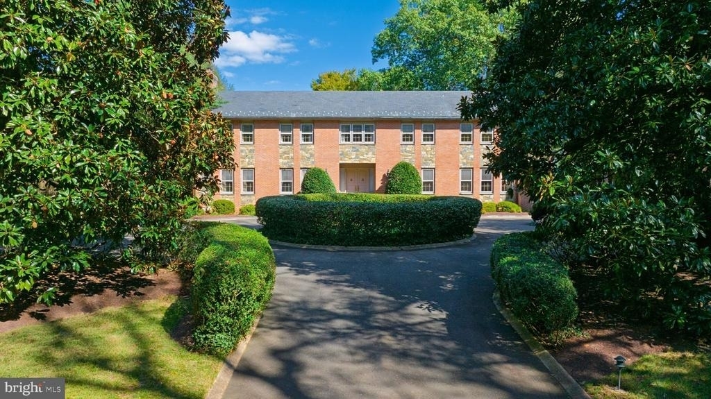 221 Chain Bridge Road - Photo 2