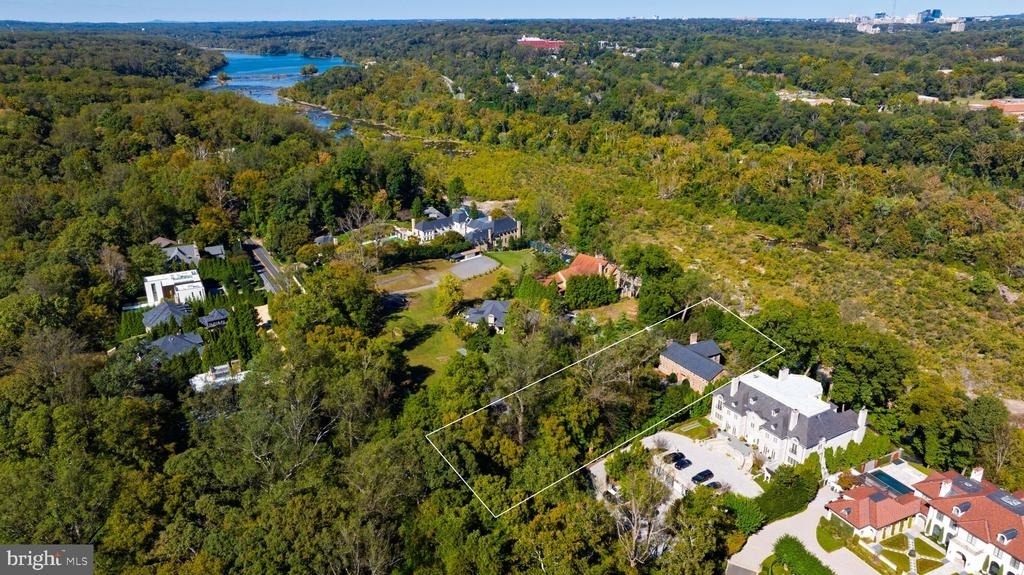 221 Chain Bridge Road - Photo 16