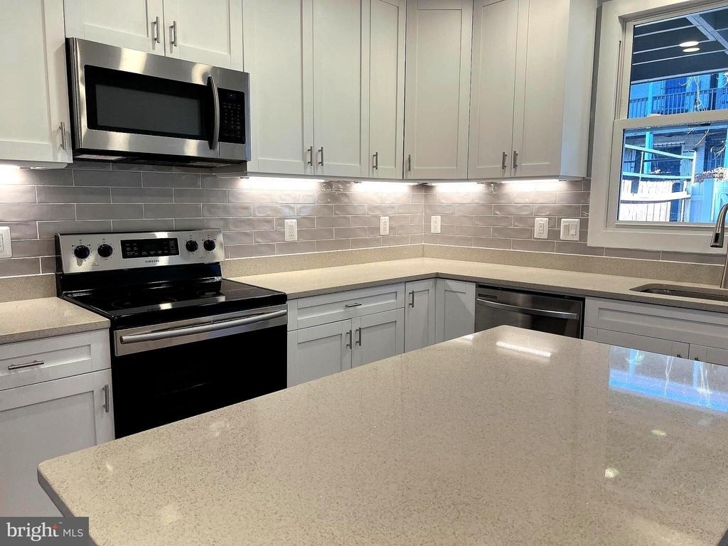 1210 Half Street Sw - Photo 8