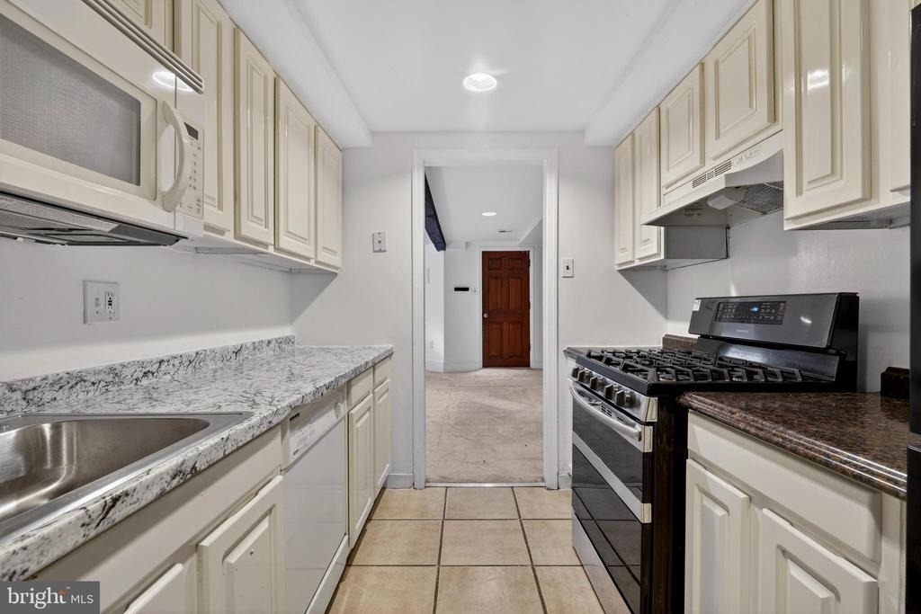 1351 Monroe Street Nw - Photo 7