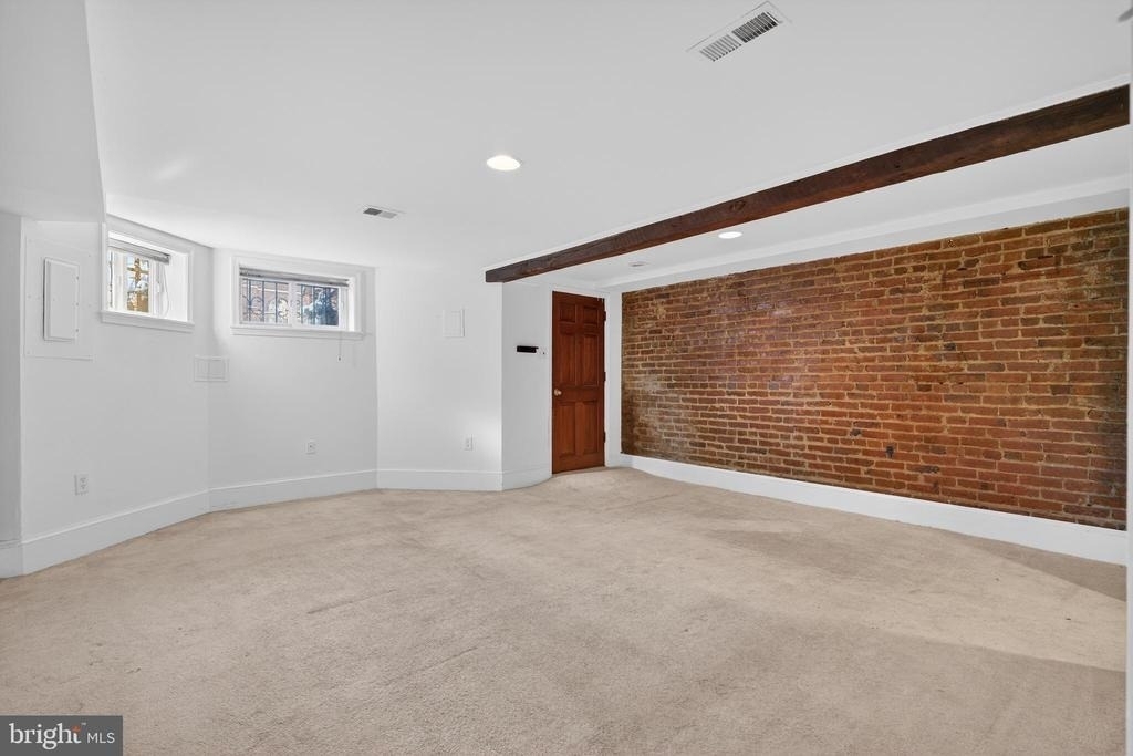 1351 Monroe Street Nw - Photo 5