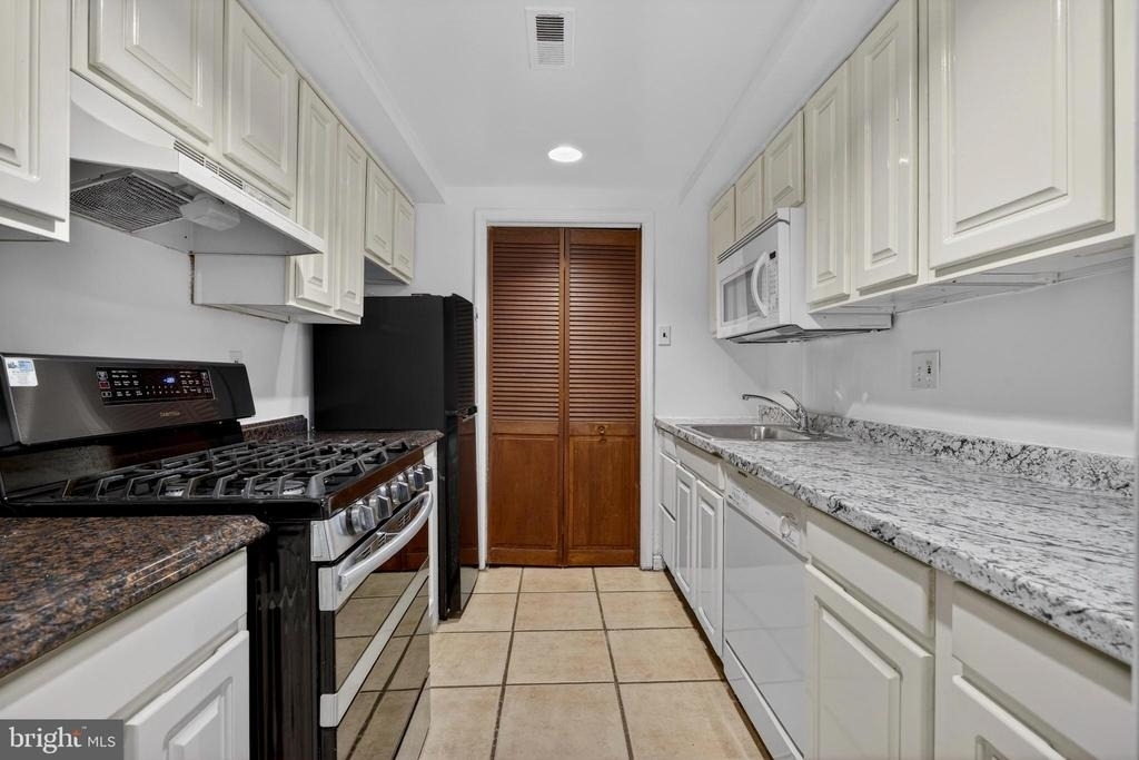 1351 Monroe Street Nw - Photo 6