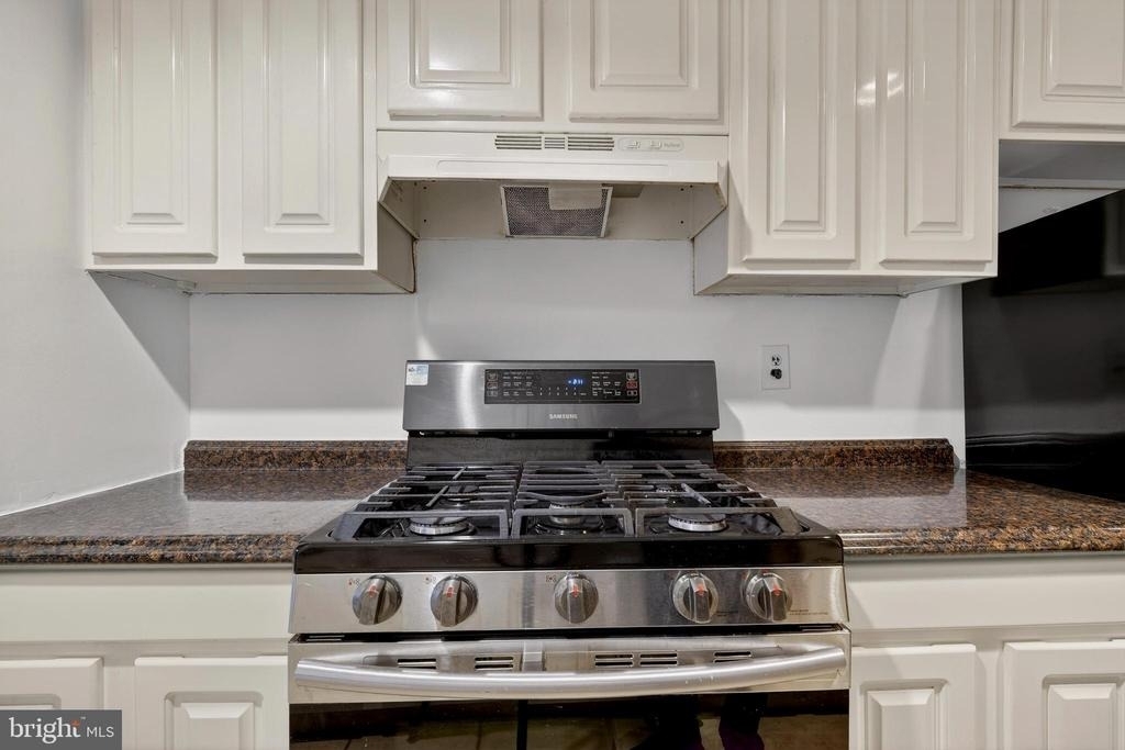 1351 Monroe Street Nw - Photo 9