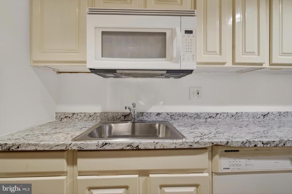 1351 Monroe Street Nw - Photo 8