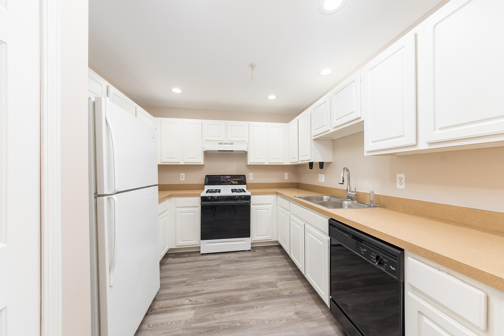 695 River Park Village Boulevard - Photo 5