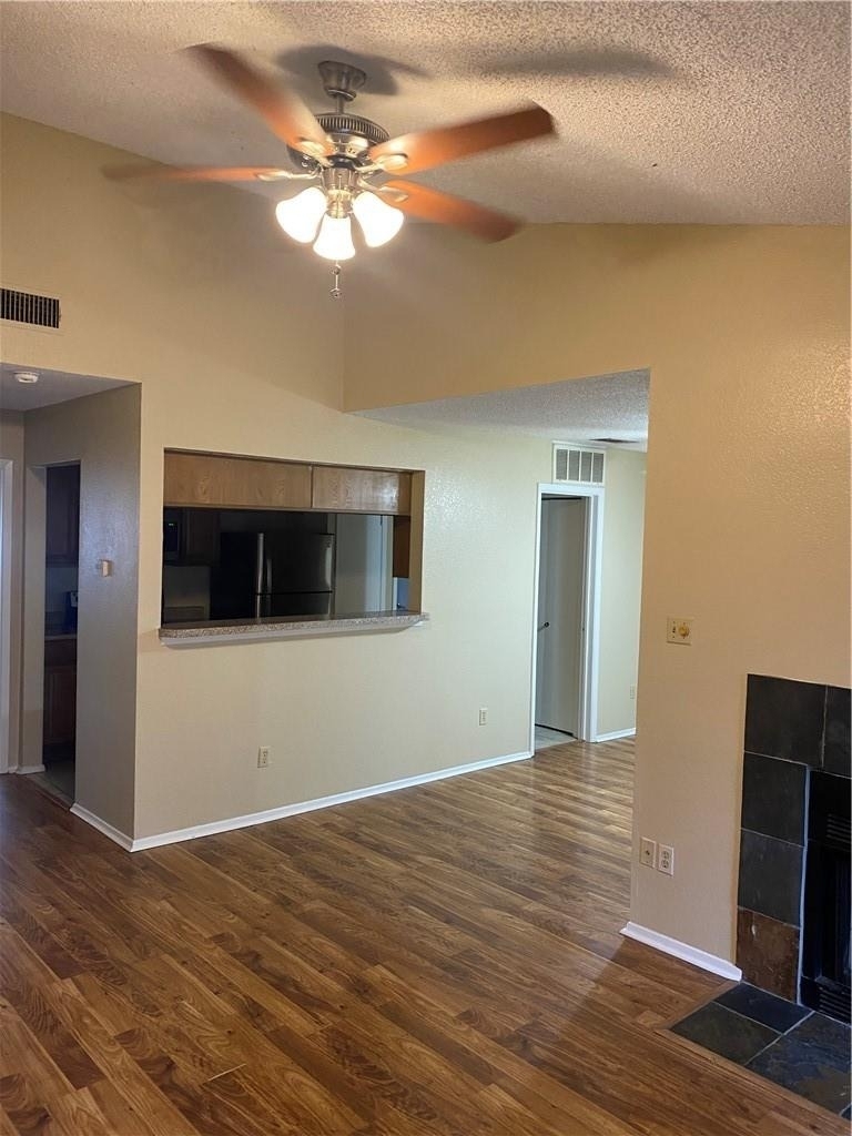 806 W 24th St - Photo 2