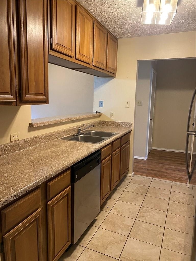 806 W 24th St - Photo 5