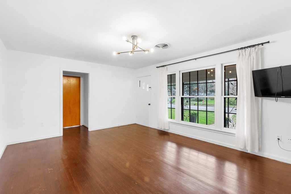 803 Peach St - Photo 5