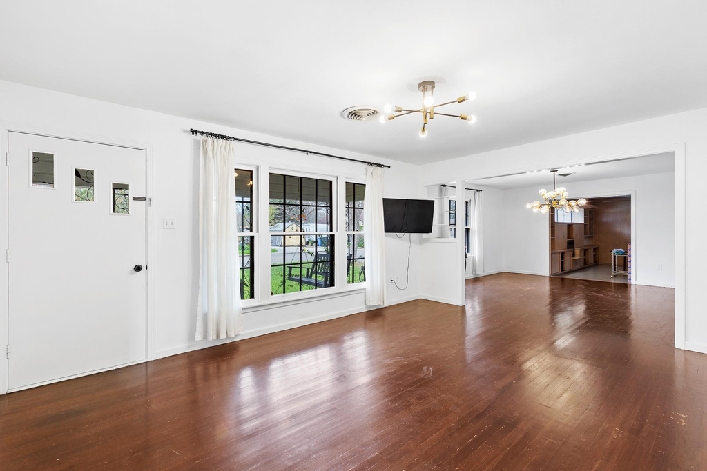 803 Peach St - Photo 4