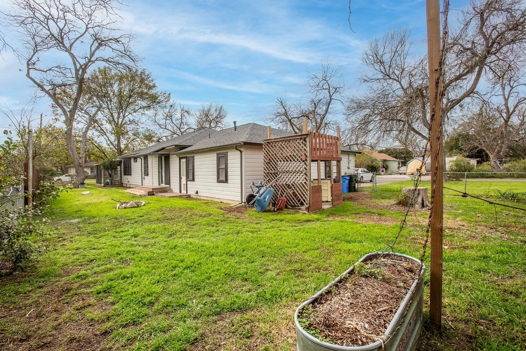 803 Peach St - Photo 32