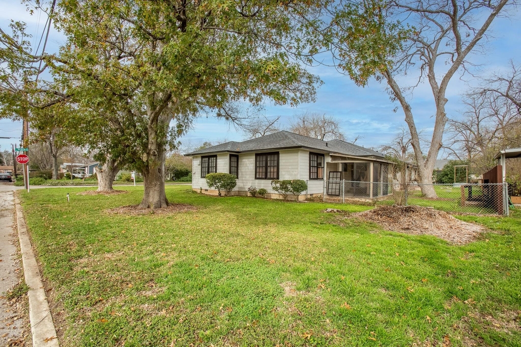 803 Peach St - Photo 29